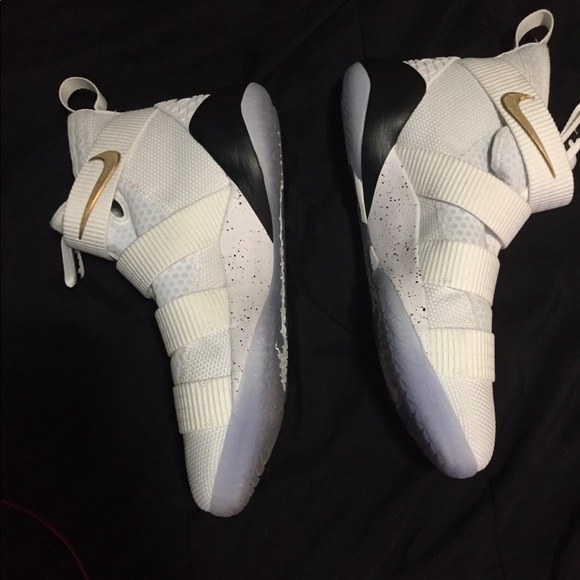 lebrons shoes soldier